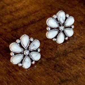 Faux White Buffalo Turquoise Stone Indian Native Tribal Western Earrings NEW